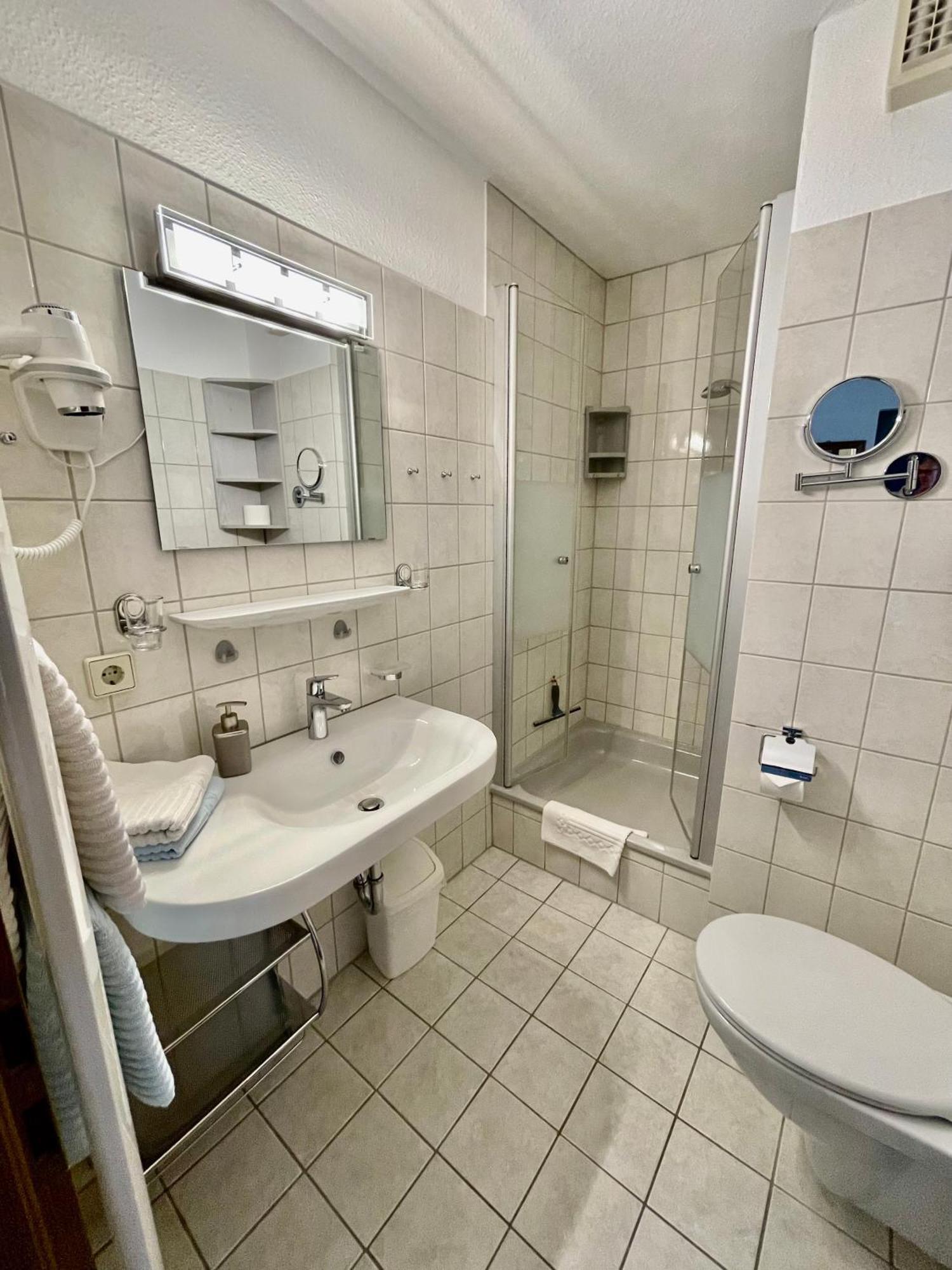 Gasthof-Ferienwohnung Zur Zweere Willingen  Bagian luar foto