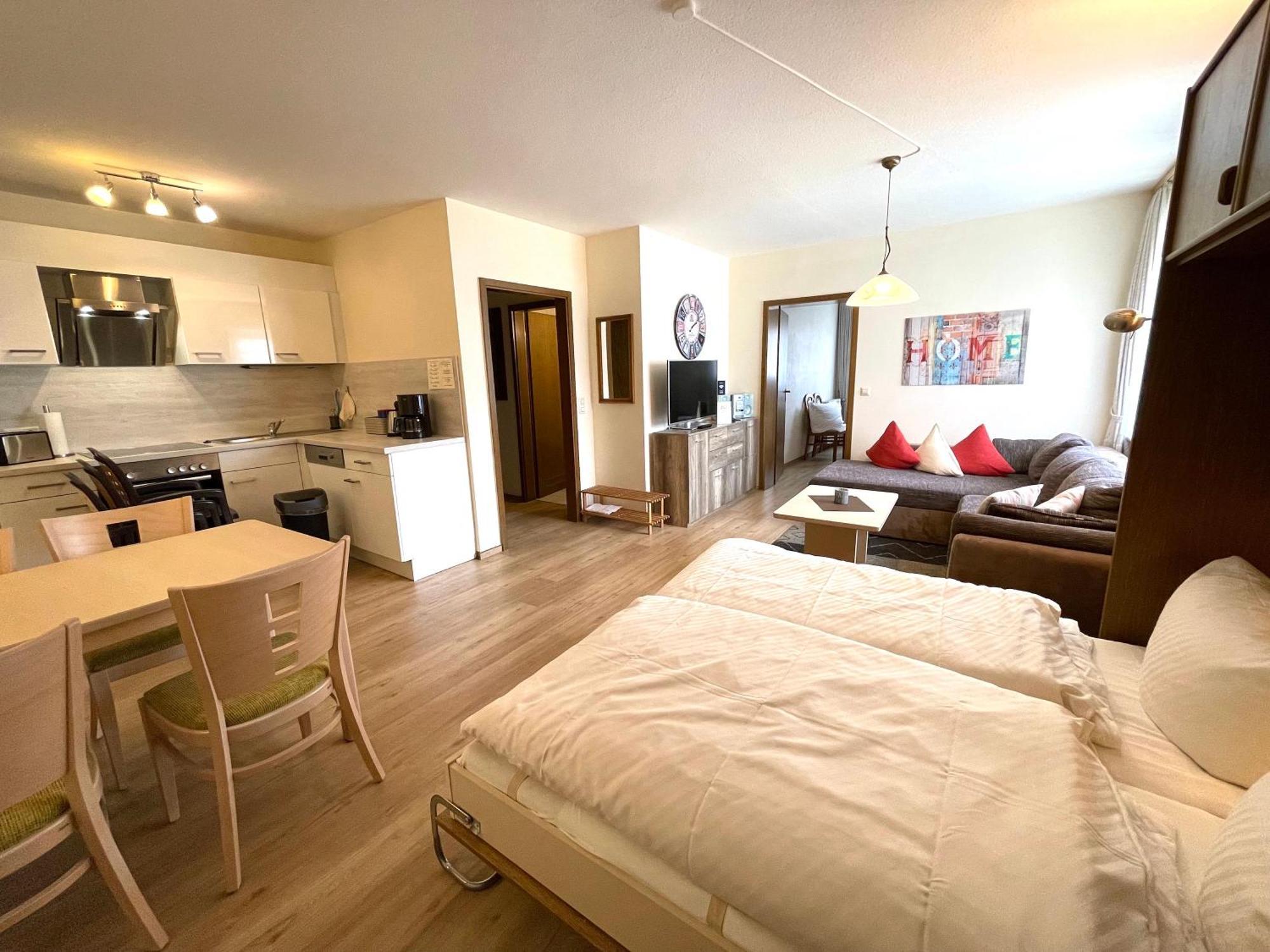 Gasthof-Ferienwohnung Zur Zweere Willingen  Bagian luar foto